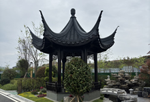 別墅庭院安裝什么涼亭好？別墅花園里搭配這套菠蘿格防腐木涼亭太漂亮了